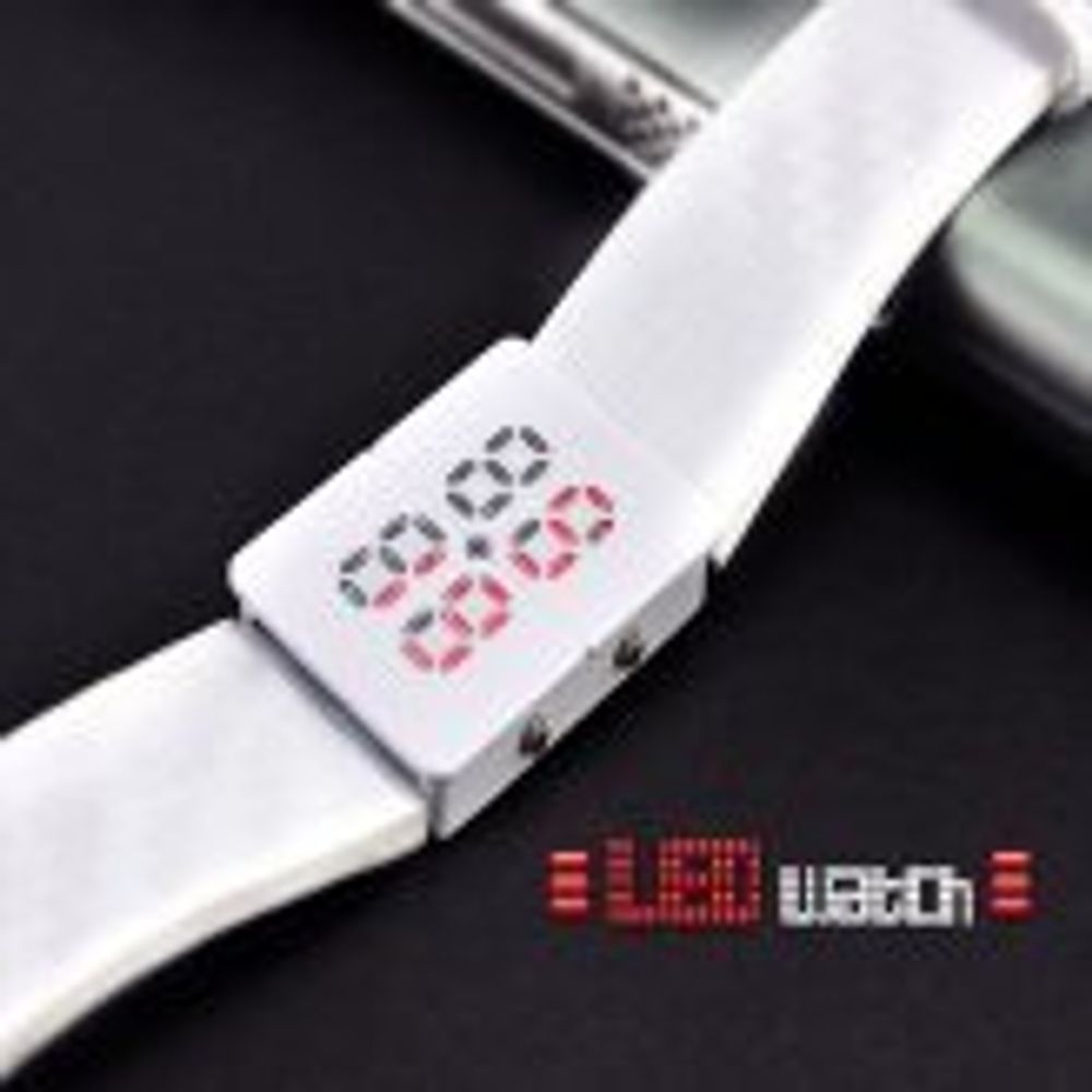 Andromeda - Hvit led klokke med stilfullt design