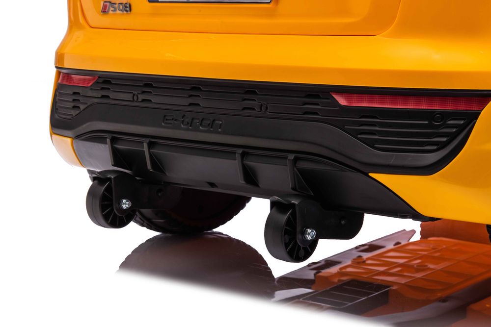 Audi RS Q8 elbil for barn 12V med fjernkontroll