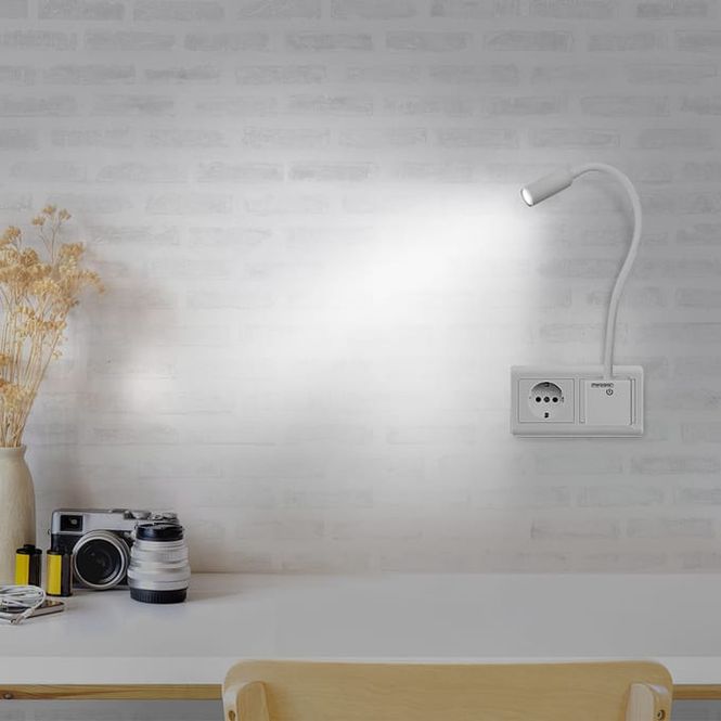 Hovedbilde LED vegglampe Svetloba med fjernkontroll og strømstøpsel