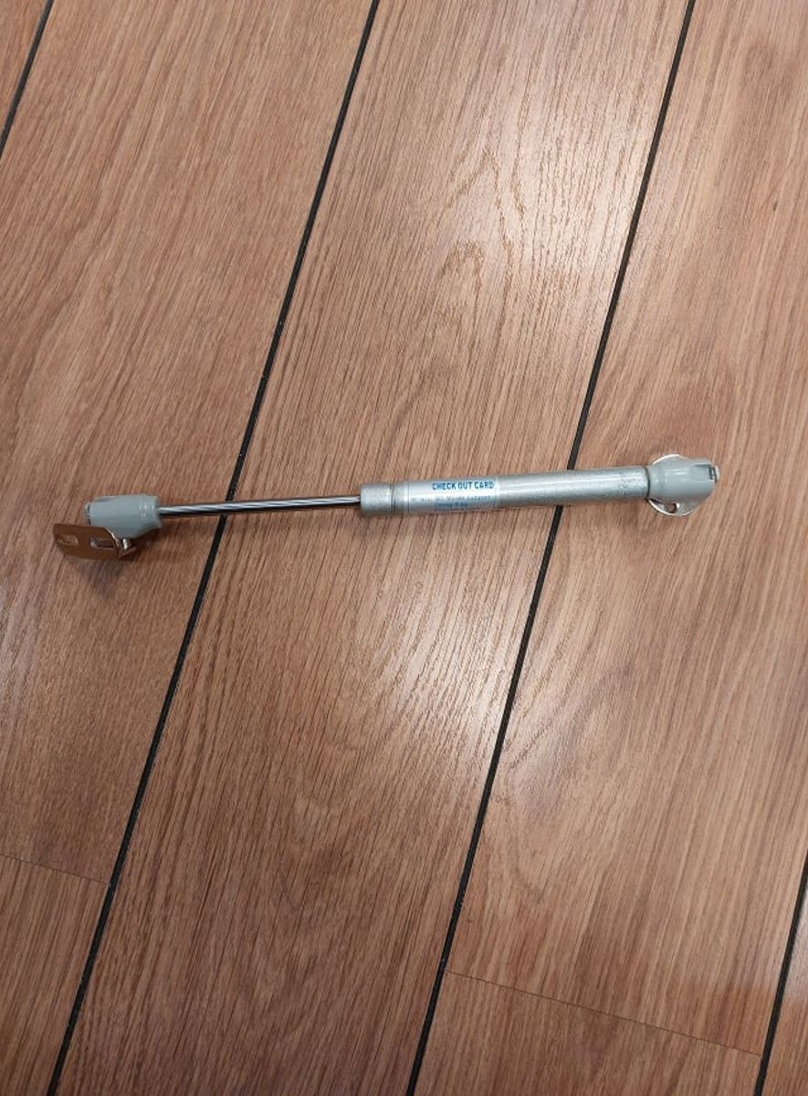 Hydraulikk pumpe til vegghengt stellebord